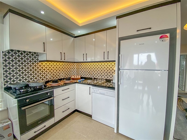 دوبلكس ارضية - غرفتين وصالة ضمن مجمع سكني قريب من البحر - في كاستل / الانيا 