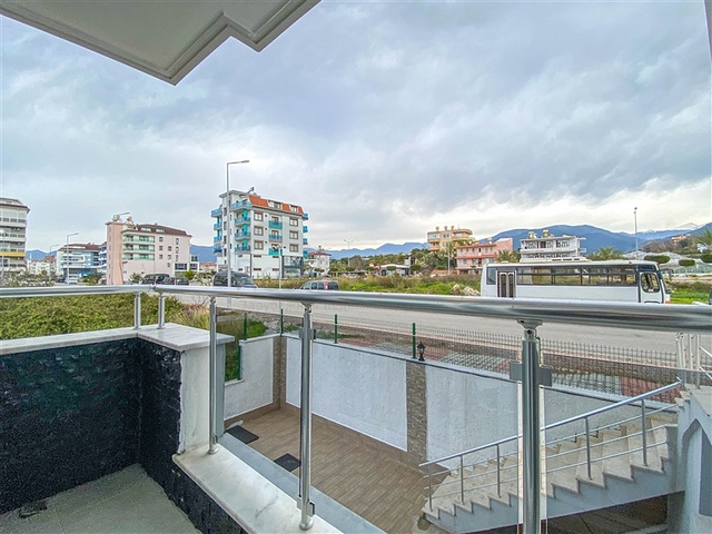 دوبلكس ارضية - غرفتين وصالة ضمن مجمع سكني قريب من البحر - في كاستل / الانيا 