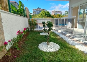 دوبلكس ارضية - غرفتين وصالة ضمن مجمع سكني قريب من البحر - في كاستل / الانيا 