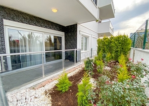 دوبلكس ارضية - غرفتين وصالة ضمن مجمع سكني قريب من البحر - في كاستل / الانيا 