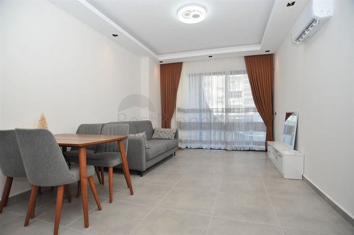 شقة غرفة وصالة -ضمن مجمع سكني حديث - في محمودلار / الانيا 