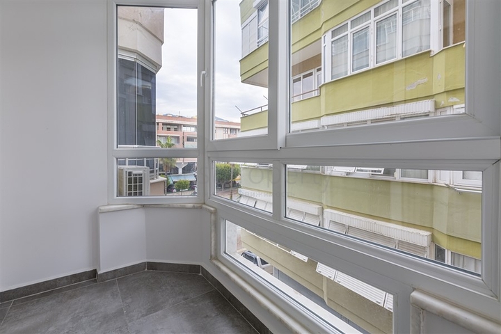 جانب شاطئ كليوباترا - شقة 2 غرفة وصالة ضمن بناء حديث - في مركز الانيا 