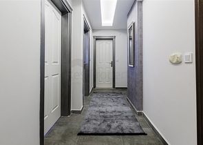 جانب شاطئ كليوباترا - شقة 2 غرفة وصالة ضمن بناء حديث - في مركز الانيا 