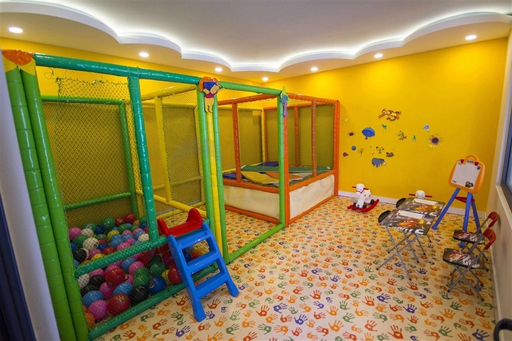 اطلالة بحر - شقة غرفة وصالة مفروشة -مجمع فاخر -في محمودلار/ الانيا