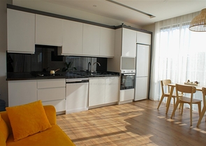 اطلالة بحر - شقة غرفة وصالة مفروشة -مجمع فاخر -في محمودلار/ الانيا