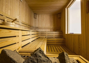 اطلالة بحر - شقة غرفة وصالة مفروشة -مجمع فاخر -في محمودلار/ الانيا