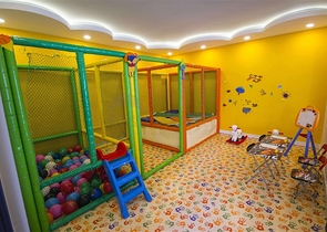 اطلالة بحر - شقة غرفة وصالة مفروشة -مجمع فاخر -في محمودلار/ الانيا