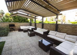 اطلالة بحر - شقة غرفة وصالة مفروشة -مجمع فاخر -في محمودلار/ الانيا