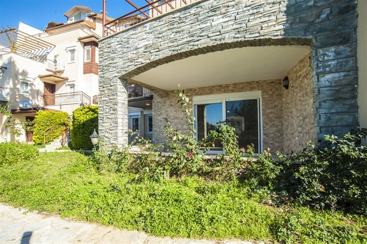 اطلالة بحر -شقة غرفتين وصالة مع تراس واسع -ضمن مجمع سكني في افسلار / الانيا 