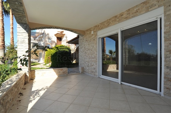 اطلالة بحر -شقة غرفتين وصالة مع تراس واسع -ضمن مجمع سكني في افسلار / الانيا 