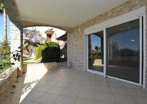 اطلالة بحر -شقة غرفتين وصالة مع تراس واسع -ضمن مجمع سكني في افسلار / الانيا 