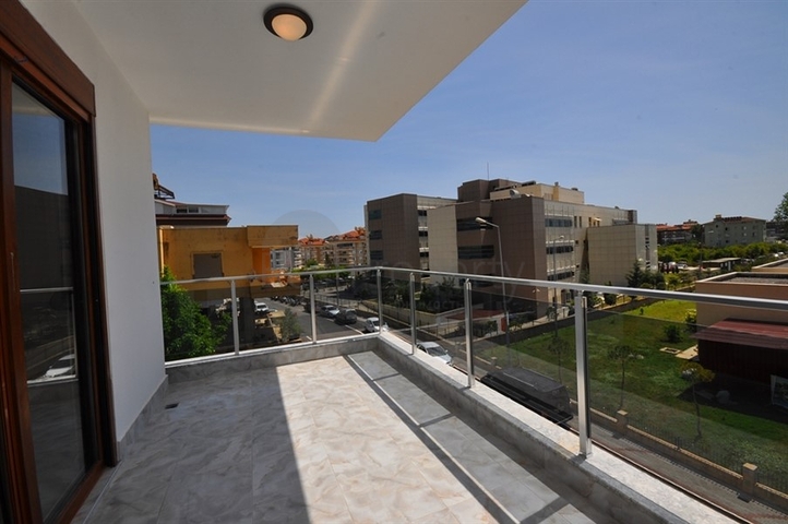 جانب المشفى الحكومي في الانيا - شقة 2 غرفة وصالة ضمن مجمع حديث في اوبا / الانيا 