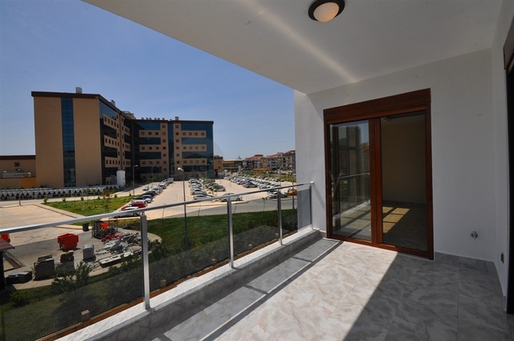 جانب المشفى الحكومي في الانيا - شقة 2 غرفة وصالة ضمن مجمع حديث في اوبا / الانيا 