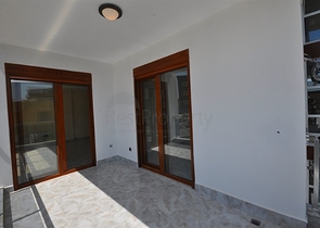 جانب المشفى الحكومي في الانيا - شقة 2 غرفة وصالة ضمن مجمع حديث في اوبا / الانيا 