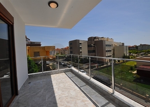 جانب المشفى الحكومي في الانيا - شقة 2 غرفة وصالة ضمن مجمع حديث في اوبا / الانيا 