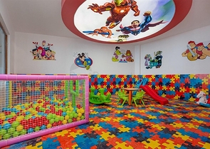 جانب المشفى الحكومي في الانيا - شقة 2 غرفة وصالة ضمن مجمع حديث في اوبا / الانيا 