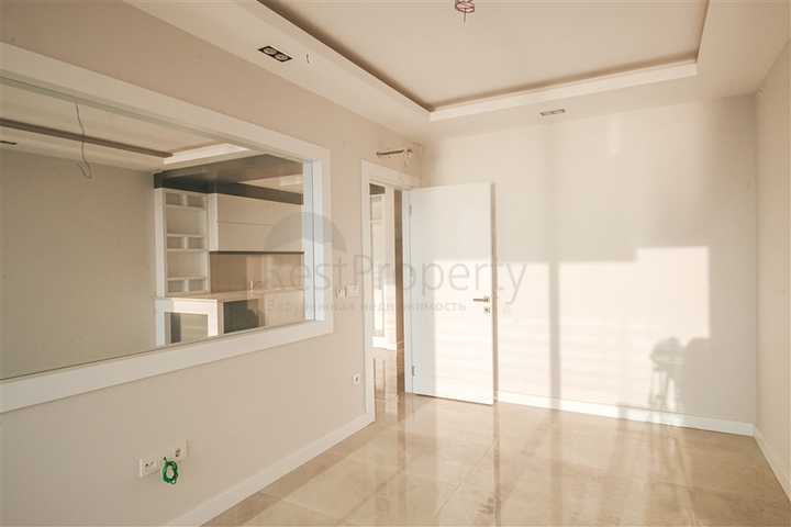 شقة على البحر مباشرة -مجمع حديث - في محمودلار / الانيا 