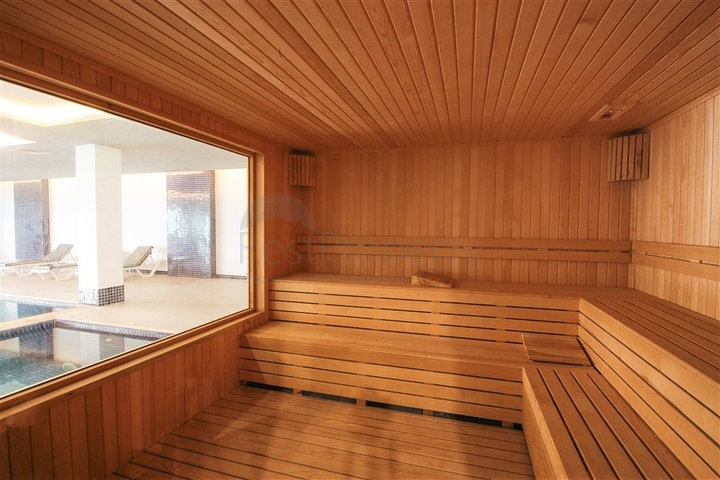 شقة على البحر مباشرة -مجمع حديث - في محمودلار / الانيا 