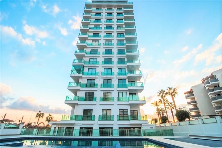 شقة على البحر مباشرة -مجمع حديث - في محمودلار / الانيا 