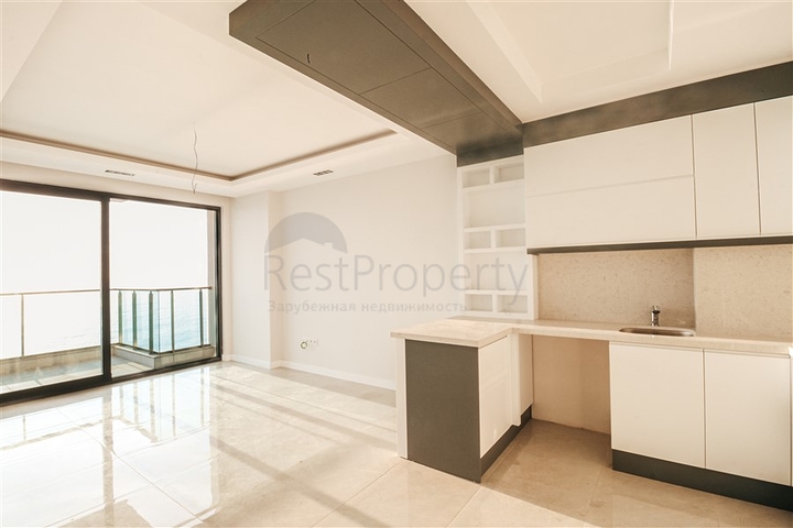 شقة على البحر مباشرة -مجمع حديث - في محمودلار / الانيا 