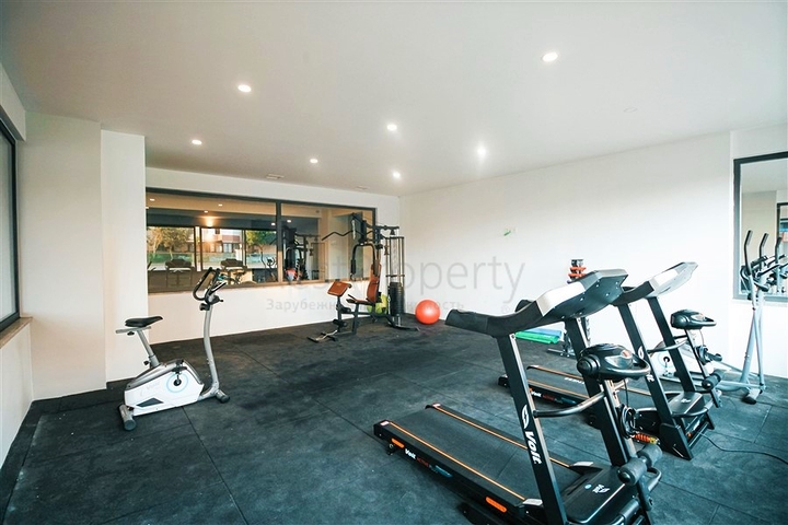 شقة على البحر مباشرة -مجمع حديث - في محمودلار / الانيا 