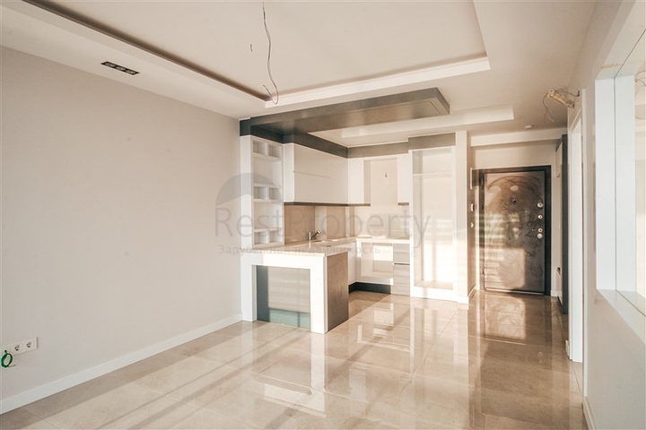 شقة على البحر مباشرة -مجمع حديث - في محمودلار / الانيا 