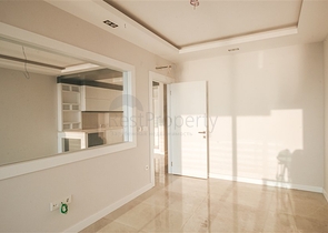 شقة على البحر مباشرة -مجمع حديث - في محمودلار / الانيا 