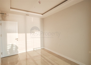 شقة على البحر مباشرة -مجمع حديث - في محمودلار / الانيا 