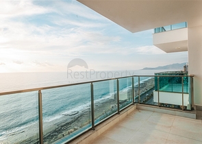 شقة على البحر مباشرة -مجمع حديث - في محمودلار / الانيا 