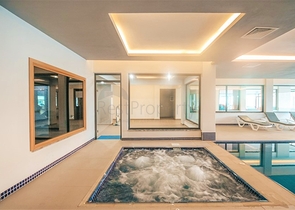 شقة على البحر مباشرة -مجمع حديث - في محمودلار / الانيا 