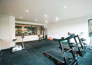 شقة على البحر مباشرة -مجمع حديث - في محمودلار / الانيا 