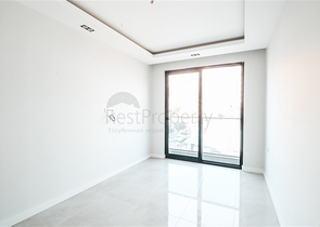 مجمع صف اول على البحر - شقة 2 غرفة وصالة -محمودلار / الانيا 