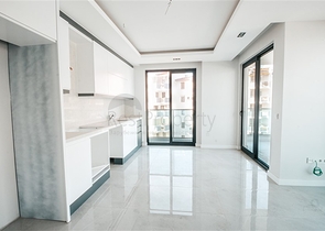 مجمع صف اول على البحر - شقة 2 غرفة وصالة -محمودلار / الانيا 