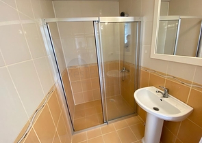 قريبة من البحر - شقة غرفتين وصالة - مفروشة - في محمودلار / الانيا 