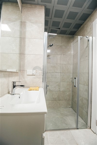 اطلالة بحر مباشرة - شقة غرفة وصالة مفروشة - مجمع حديث - في محمودلار / الانيا 