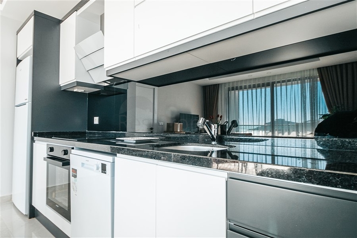 اطلالة بحر مباشرة - شقة غرفة وصالة مفروشة - مجمع حديث - في محمودلار / الانيا 