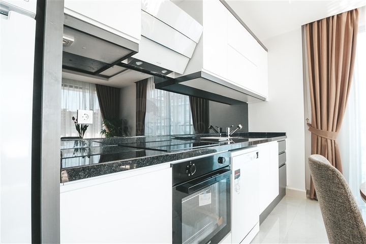 اطلالة بحر مباشرة - شقة غرفة وصالة مفروشة - مجمع حديث - في محمودلار / الانيا 