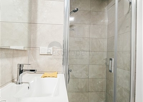 اطلالة بحر مباشرة - شقة غرفة وصالة مفروشة - مجمع حديث - في محمودلار / الانيا 