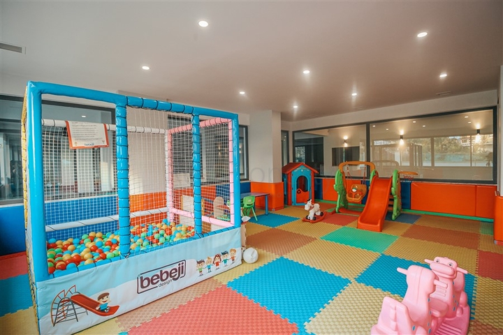 اطلالة بحر مباشرة -شقة غرفتين وصالة ضمن مجمع فاخر -في محمودلار/ الانيا 