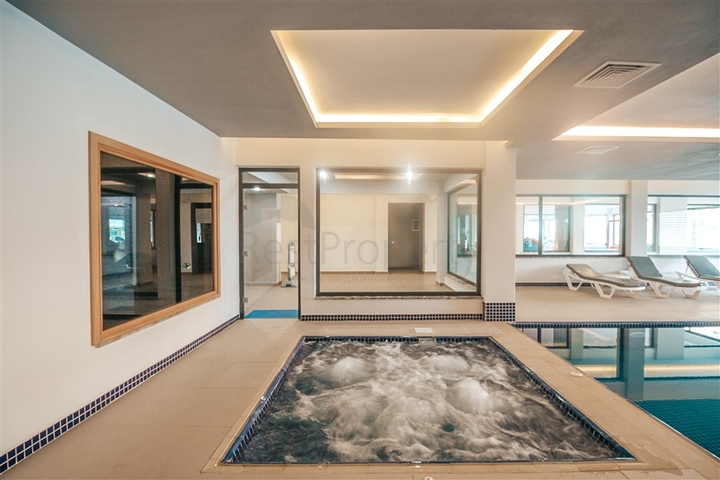 اطلالة بحر مباشرة -شقة غرفتين وصالة ضمن مجمع فاخر -في محمودلار/ الانيا 