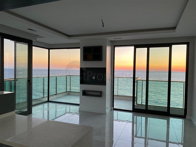 اطلالة بحر مباشرة -شقة غرفتين وصالة ضمن مجمع فاخر -في محمودلار/ الانيا 