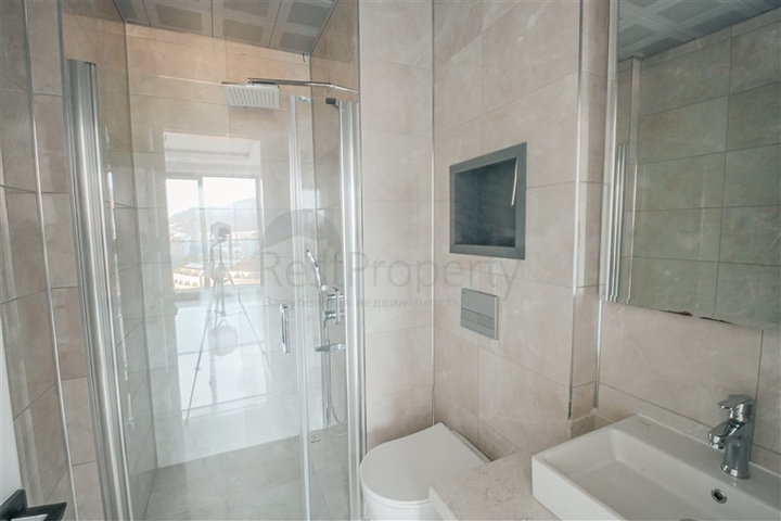 اطلالة بحر مباشرة -شقة غرفتين وصالة ضمن مجمع فاخر -في محمودلار/ الانيا 