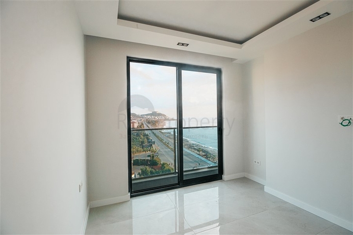 اطلالة بحر مباشرة -شقة غرفتين وصالة ضمن مجمع فاخر -في محمودلار/ الانيا 