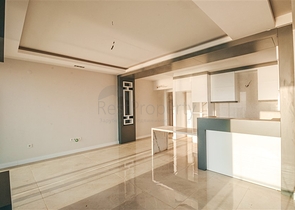 اطلالة بحر مباشرة -شقة غرفتين وصالة ضمن مجمع فاخر -في محمودلار/ الانيا 