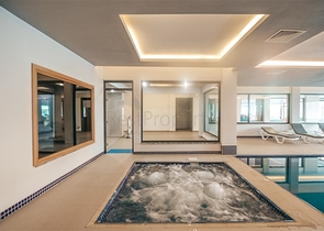 اطلالة بحر مباشرة -شقة غرفتين وصالة ضمن مجمع فاخر -في محمودلار/ الانيا 