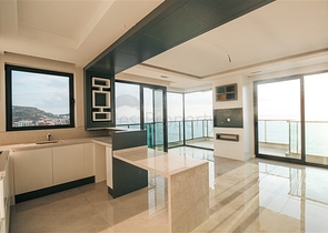 اطلالة بحر مباشرة -شقة غرفتين وصالة ضمن مجمع فاخر -في محمودلار/ الانيا 