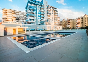 اطلالة بحر مباشرة -شقة غرفتين وصالة ضمن مجمع فاخر -في محمودلار/ الانيا 