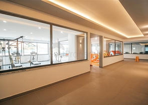 اطلالة بحر مباشرة -شقة غرفتين وصالة ضمن مجمع فاخر -في محمودلار/ الانيا 