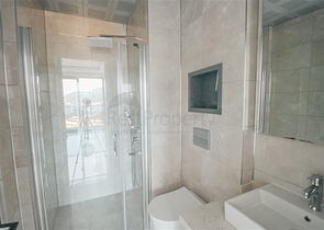 اطلالة بحر مباشرة -شقة غرفتين وصالة ضمن مجمع فاخر -في محمودلار/ الانيا 