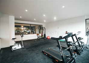 اطلالة بحر مباشرة -شقة غرفتين وصالة ضمن مجمع فاخر -في محمودلار/ الانيا 